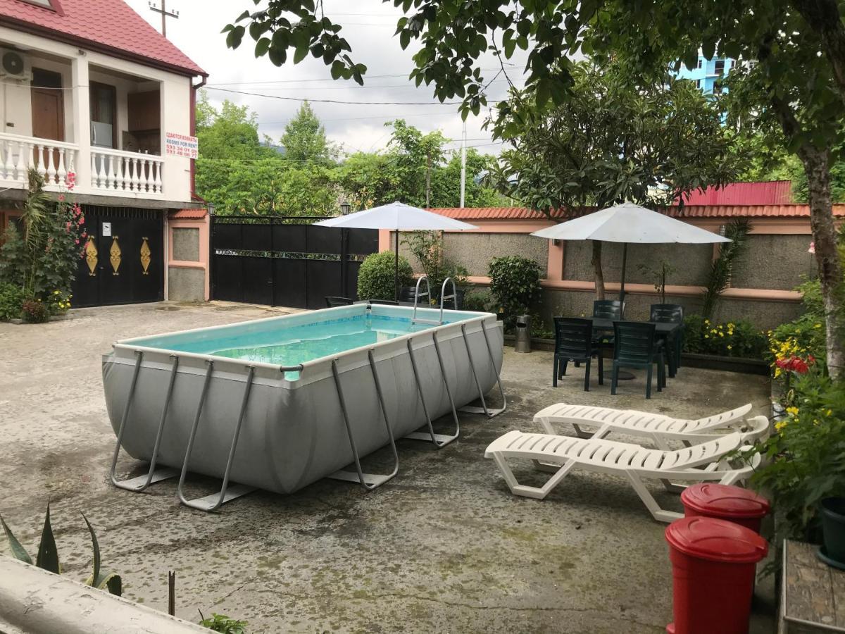 Linda Guest House Batumi Exterior foto