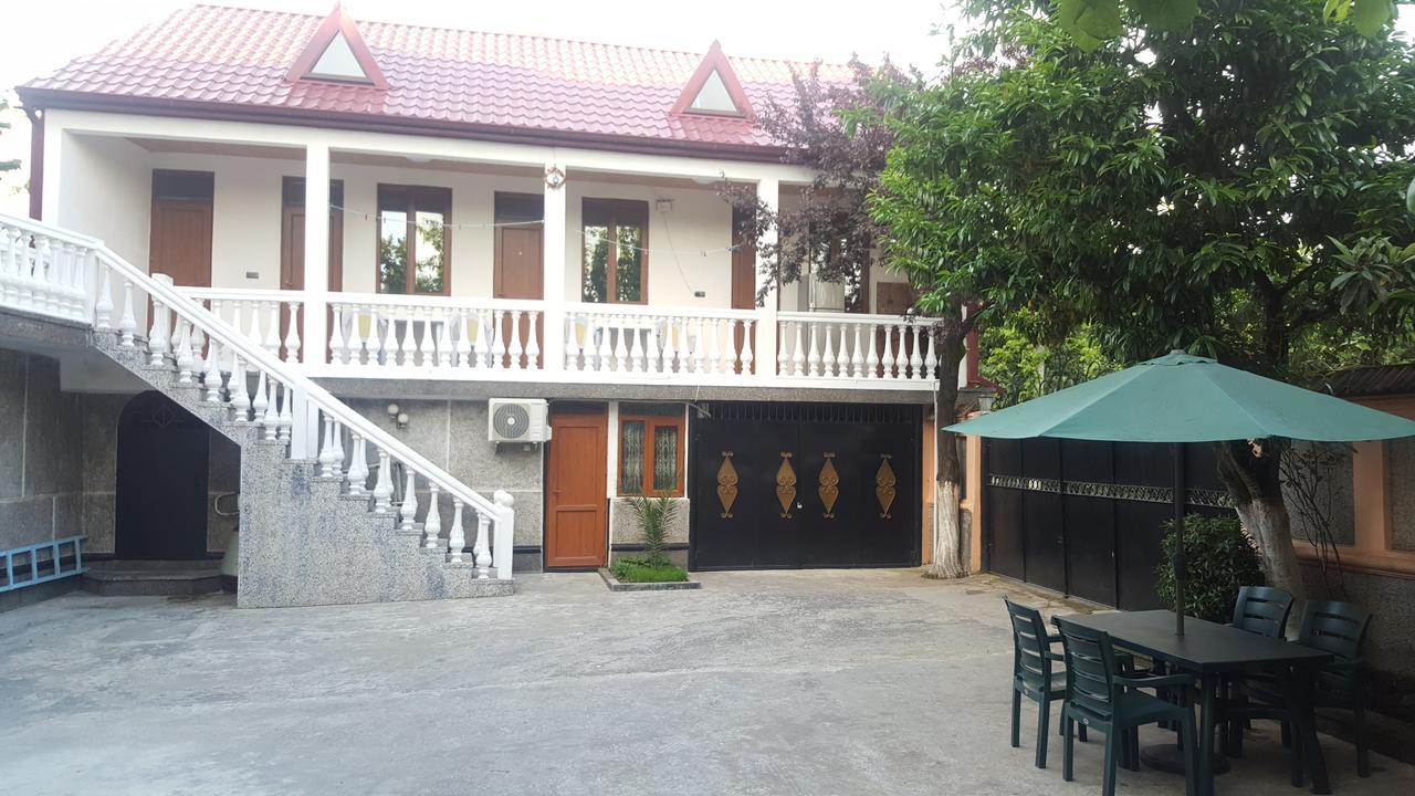 Linda Guest House Batumi Exterior foto